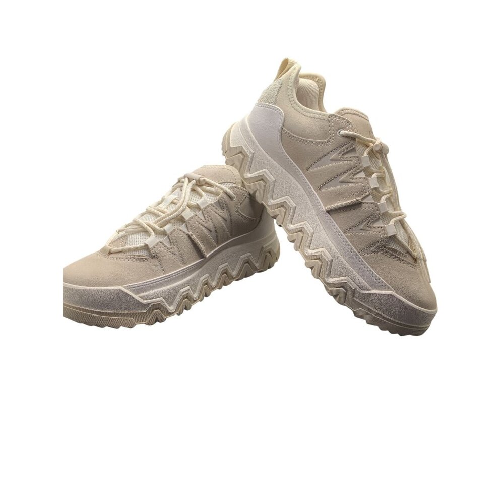 UGG Womens Captrail Low Beige Sneakers Size 8 Lightweight Durable Design Lace-Up